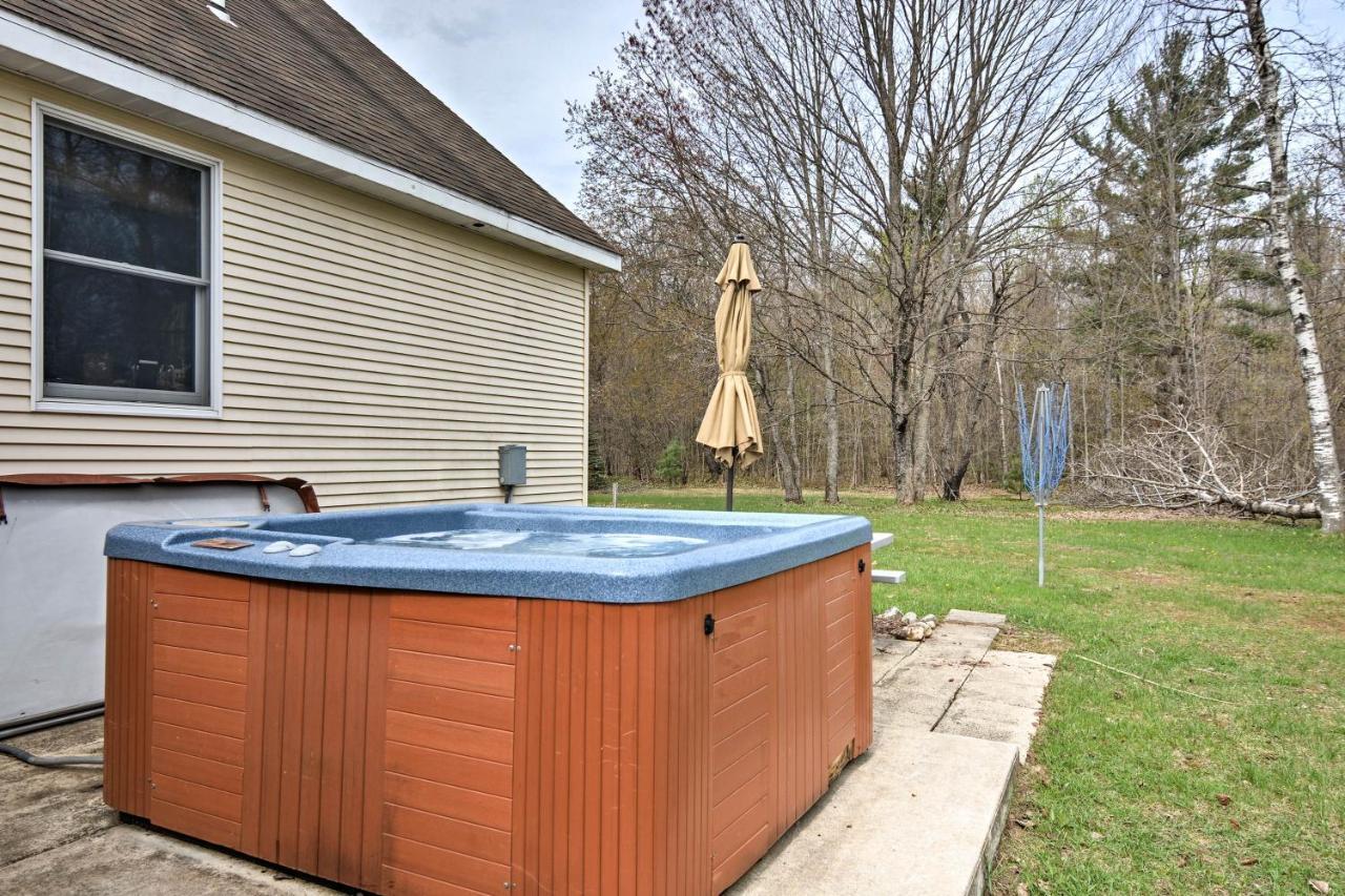 Cozy Gaylord Duplex With Hot Tub And Gazebo Access! Apartment Exterior photo
